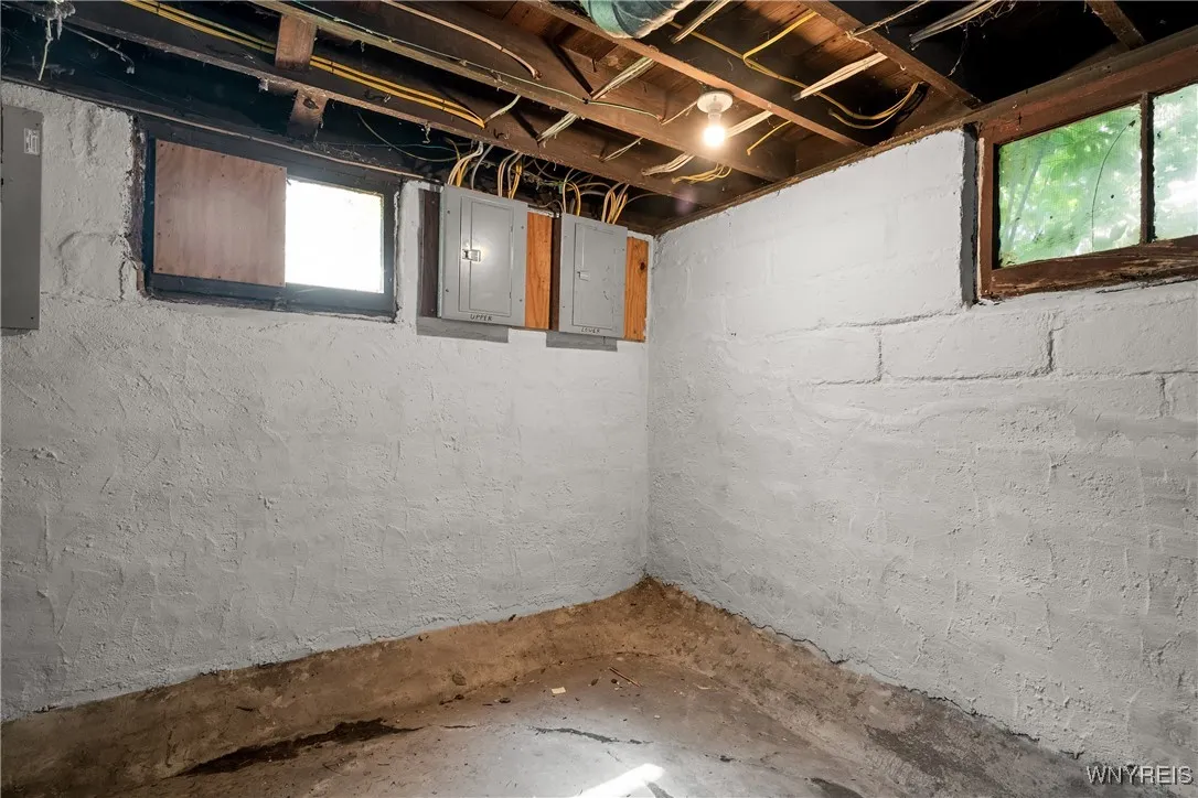 33 Harding Road, Buffalo, New York 14220, Buffalo, New York 14220, 6 Bedrooms Bedrooms, ,2 BathroomsBathrooms,Residential,For Sale,33 Harding Road, Buffalo, New York 14220,0,B1637223