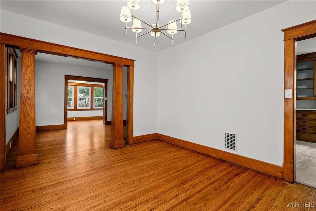 33 Harding Road, Buffalo, New York 14220, Buffalo, New York 14220, 6 Bedrooms Bedrooms, ,2 BathroomsBathrooms,Residential,For Sale,33 Harding Road, Buffalo, New York 14220,0,B1637223