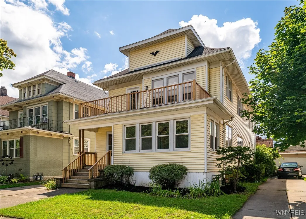 33 Harding Road, Buffalo, New York 14220, Buffalo, New York 14220, 6 Bedrooms Bedrooms, ,2 BathroomsBathrooms,Residential,For Sale,33 Harding Road, Buffalo, New York 14220,0,B1637223