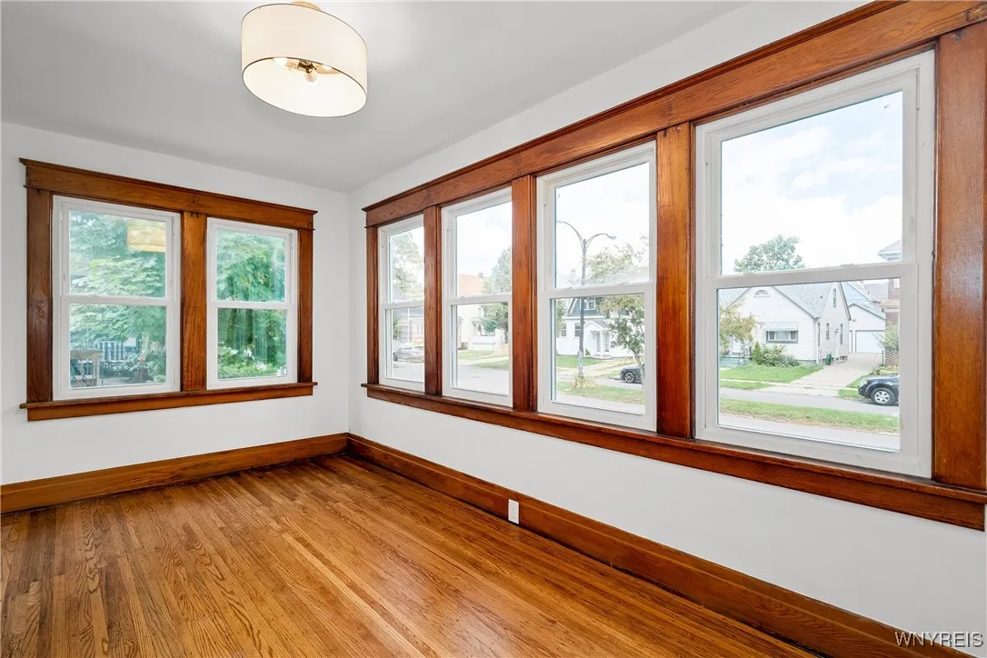 33 Harding Road, Buffalo, New York 14220, Buffalo, New York 14220, 6 Bedrooms Bedrooms, ,2 BathroomsBathrooms,Residential,For Sale,33 Harding Road, Buffalo, New York 14220,0,B1637223