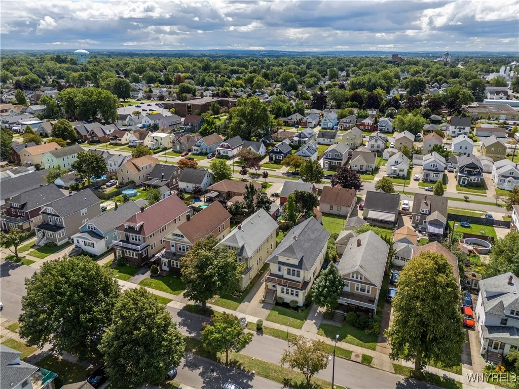 33 Harding Road, Buffalo, New York 14220, Buffalo, New York 14220, 6 Bedrooms Bedrooms, ,2 BathroomsBathrooms,Residential,For Sale,33 Harding Road, Buffalo, New York 14220,0,B1637223