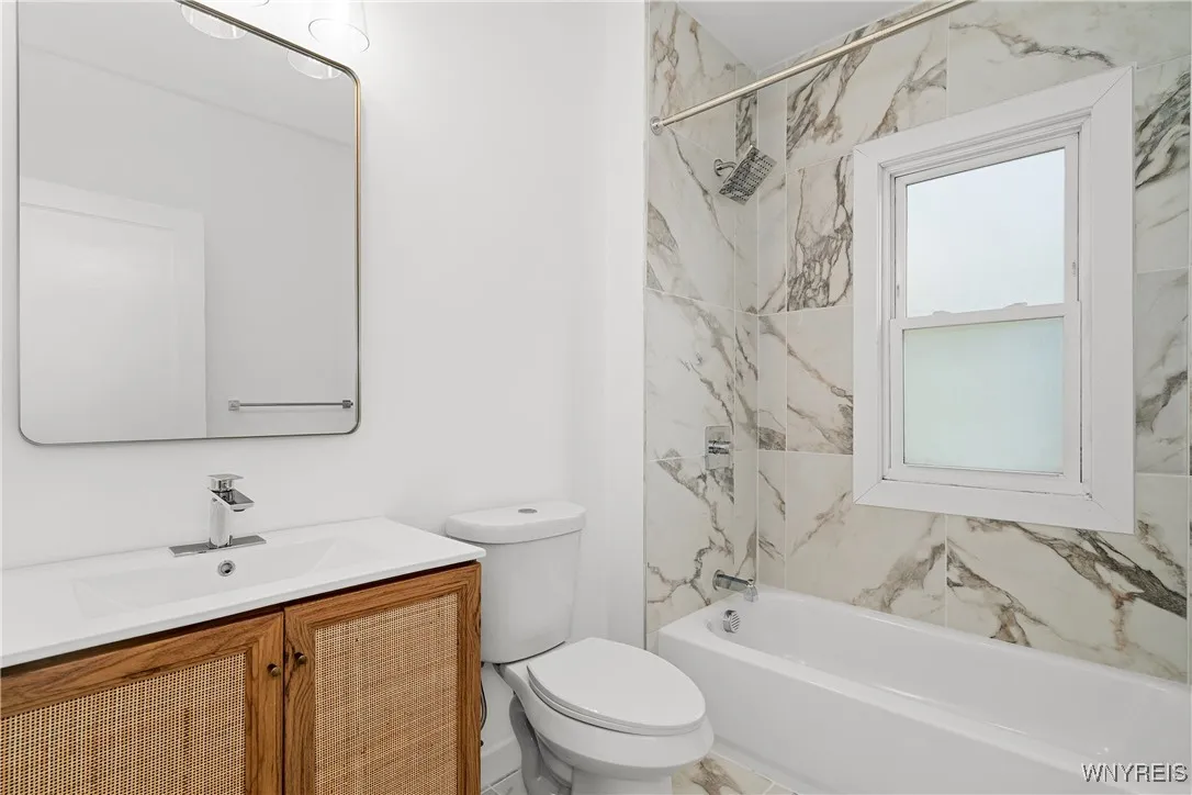 33 Harding Road, Buffalo, New York 14220, Buffalo, New York 14220, 6 Bedrooms Bedrooms, ,2 BathroomsBathrooms,Residential,For Sale,33 Harding Road, Buffalo, New York 14220,0,B1637223