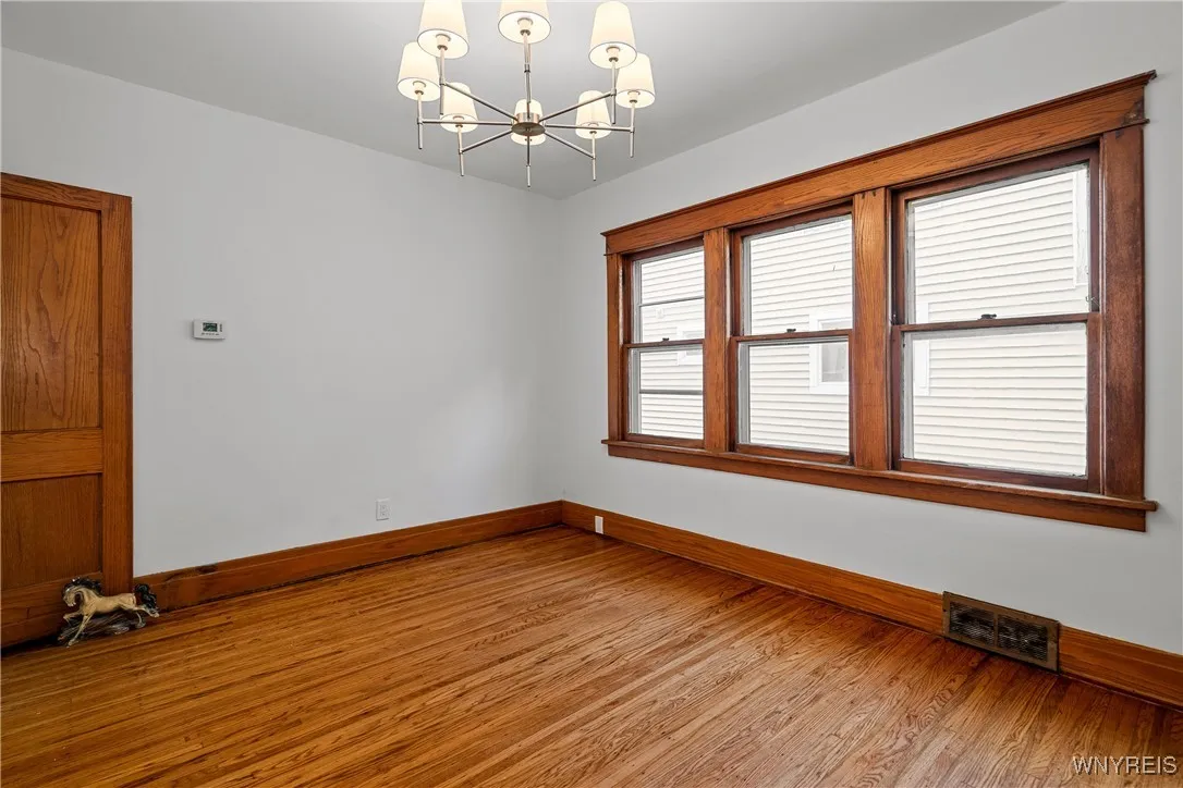 33 Harding Road, Buffalo, New York 14220, Buffalo, New York 14220, 6 Bedrooms Bedrooms, ,2 BathroomsBathrooms,Residential,For Sale,33 Harding Road, Buffalo, New York 14220,0,B1637223