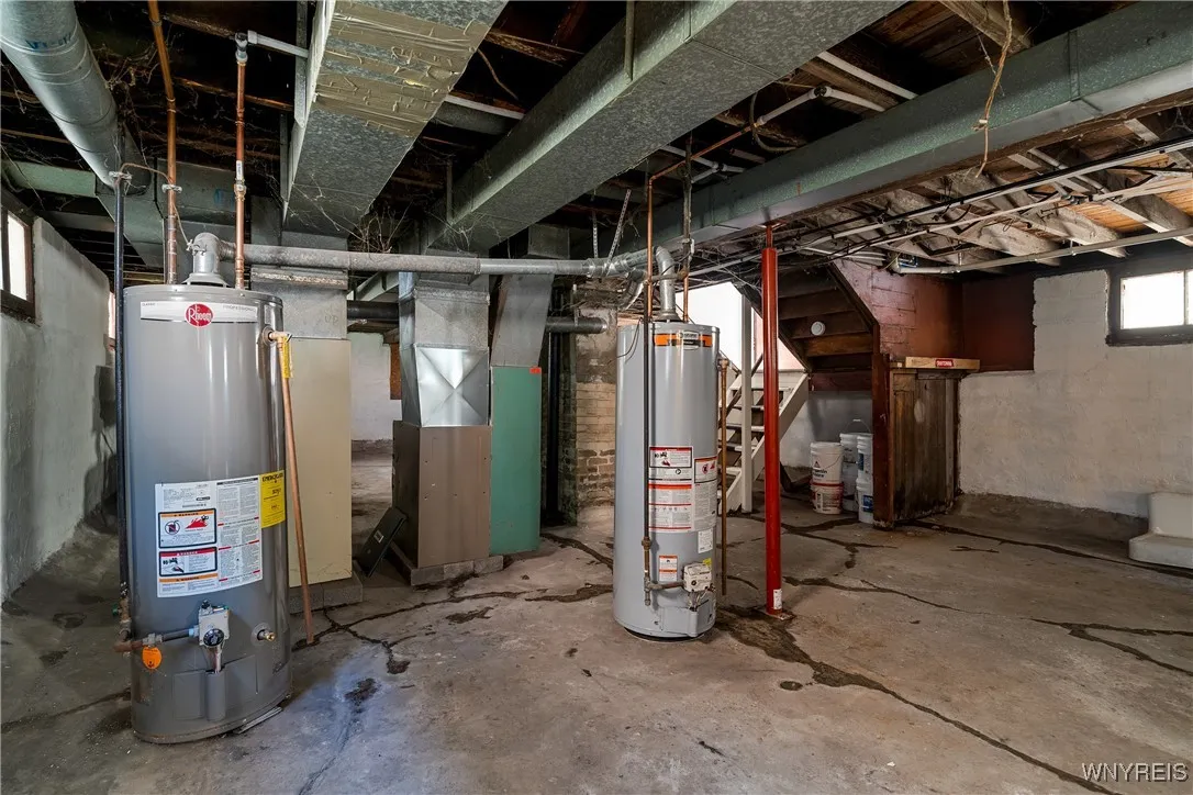 33 Harding Road, Buffalo, New York 14220, Buffalo, New York 14220, 6 Bedrooms Bedrooms, ,2 BathroomsBathrooms,Residential,For Sale,33 Harding Road, Buffalo, New York 14220,0,B1637223