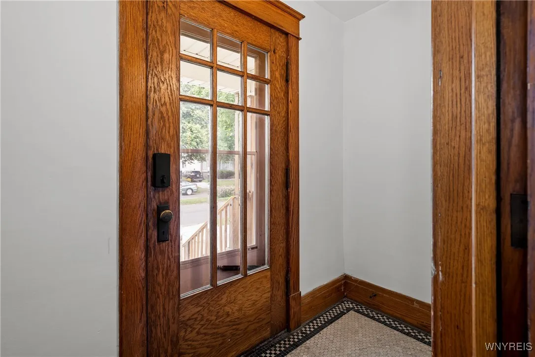 33 Harding Road, Buffalo, New York 14220, Buffalo, New York 14220, 6 Bedrooms Bedrooms, ,2 BathroomsBathrooms,Residential,For Sale,33 Harding Road, Buffalo, New York 14220,0,B1637223