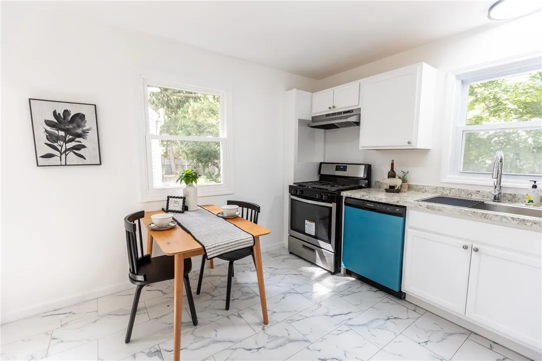 64 Rosemount Street, Rochester, New York 14620, Rochester, New York 14620, 4 Bedrooms Bedrooms, 8 Rooms Rooms,2 BathroomsBathrooms,Residential,Closed,64 Rosemount Street, Rochester, New York 14620,0,R1637556