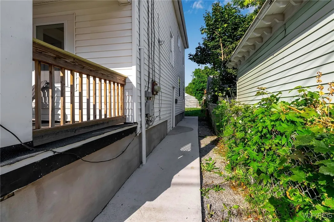77 Eckhert Street, Buffalo, New York 14207, Buffalo, New York 14207, 4 Bedrooms Bedrooms, ,2 BathroomsBathrooms,Residential,For Sale,77 Eckhert Street, Buffalo, New York 14207,0,B1637661