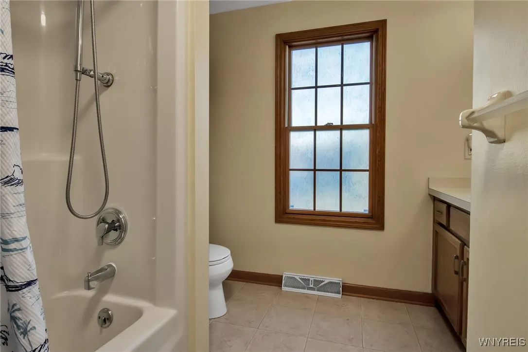 3308 Brookfield Lane, Hamburg, New York 14075, Hamburg, New York 14075, 4 Bedrooms Bedrooms, 8 Rooms Rooms,2 BathroomsBathrooms,Residential,For Sale,3308 Brookfield Lane, Hamburg, New York 14075,0,B1637683
