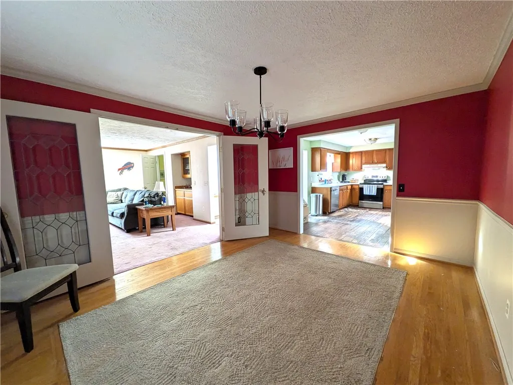 The other Dining Room entrance is from the kitchen.