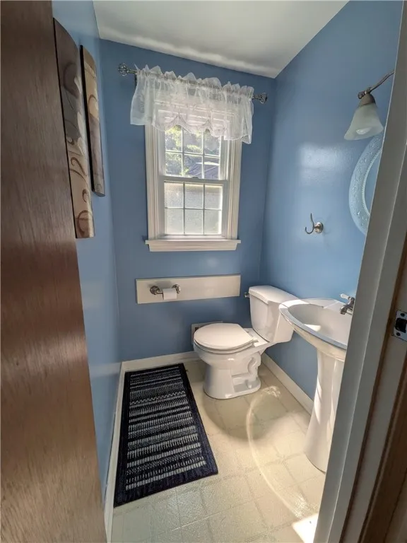 First floor 1/2 bath