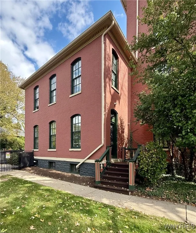 125 Edward Street 1j, Buffalo, New York 14201, Buffalo, New York 14201, 2 Bedrooms Bedrooms, 5 Rooms Rooms,1 BathroomBathrooms,Residential,For Sale,125 Edward Street 1j, Buffalo, New York 14201,0,B1637723