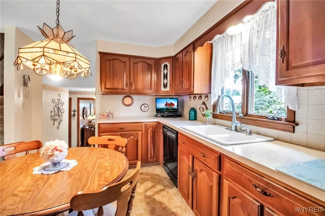 4920 Holly Place, Hamburg, New York 14075, Hamburg, New York 14075, 3 Bedrooms Bedrooms, 7 Rooms Rooms,2 BathroomsBathrooms,Residential,For Sale,4920 Holly Place, Hamburg, New York 14075,0,B1636294
