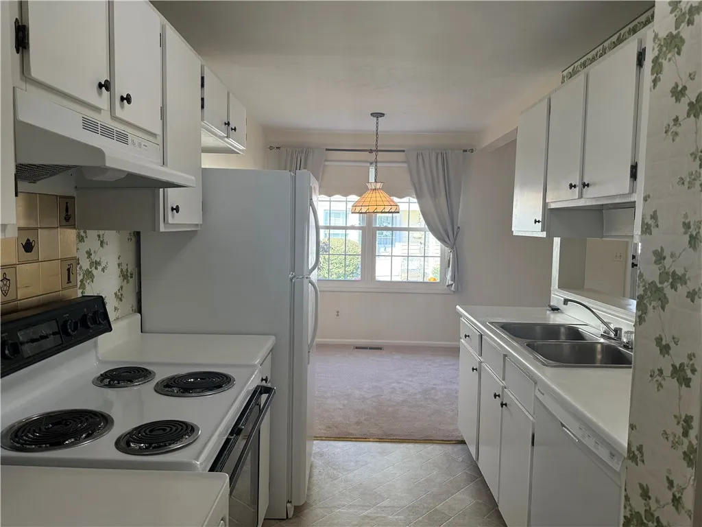 32 Heron Way North, Perinton, New York 14450, Perinton, New York 14450, 2 Bedrooms Bedrooms, 4 Rooms Rooms,1 BathroomBathrooms,Residential,Closed,32 Heron Way North, Perinton, New York 14450,0,R1637436