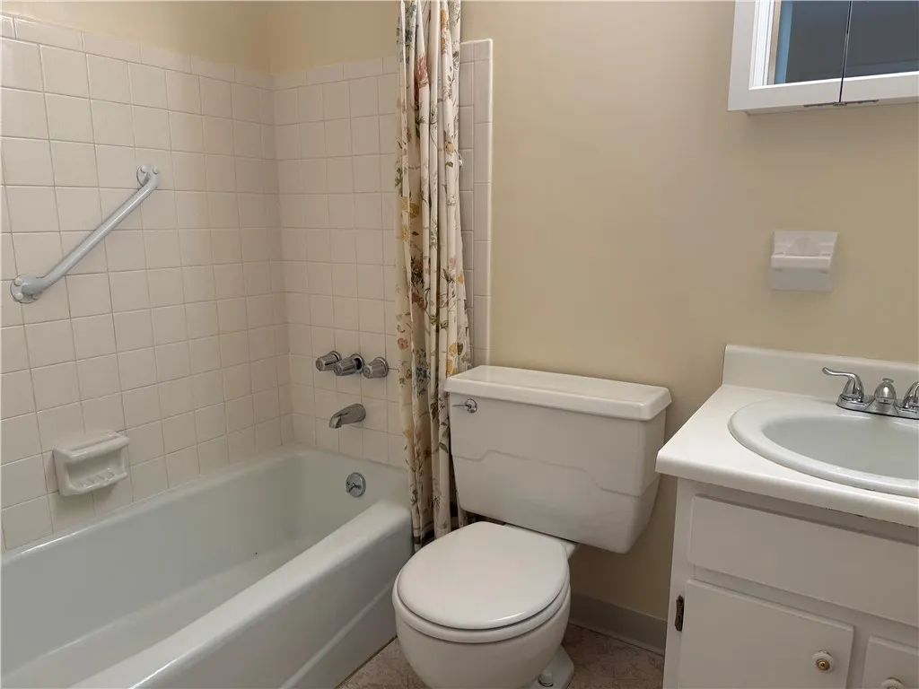 32 Heron Way North, Perinton, New York 14450, Perinton, New York 14450, 2 Bedrooms Bedrooms, 4 Rooms Rooms,1 BathroomBathrooms,Residential,Closed,32 Heron Way North, Perinton, New York 14450,0,R1637436
