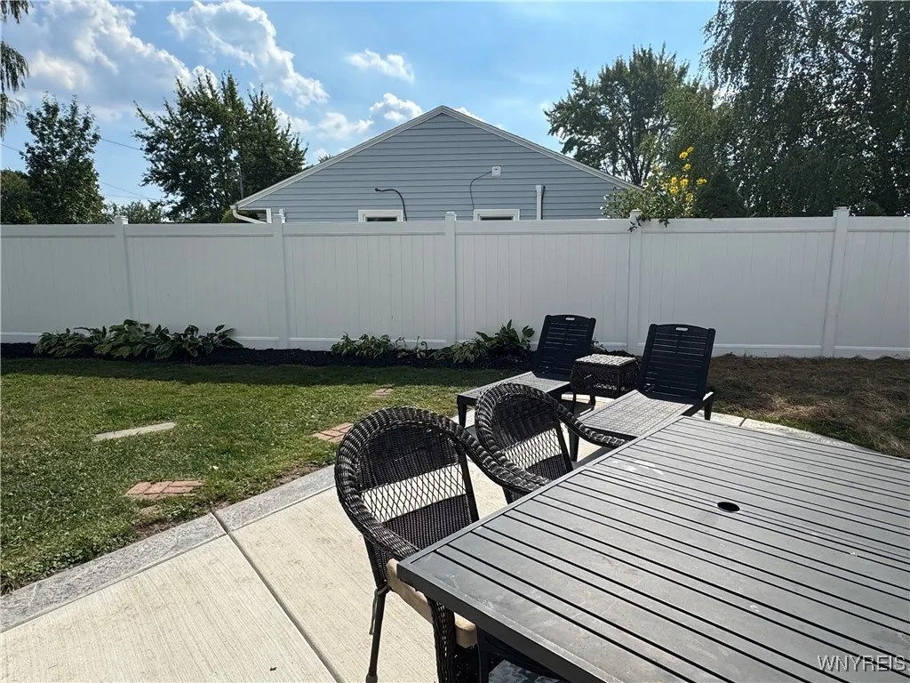 88 Elsie Lane, Grand Island, New York 14072, Grand Island, New York 14072, 3 Bedrooms Bedrooms, 8 Rooms Rooms,1 BathroomBathrooms,Residential,For Sale,88 Elsie Lane, Grand Island, New York 14072,0,B1637595