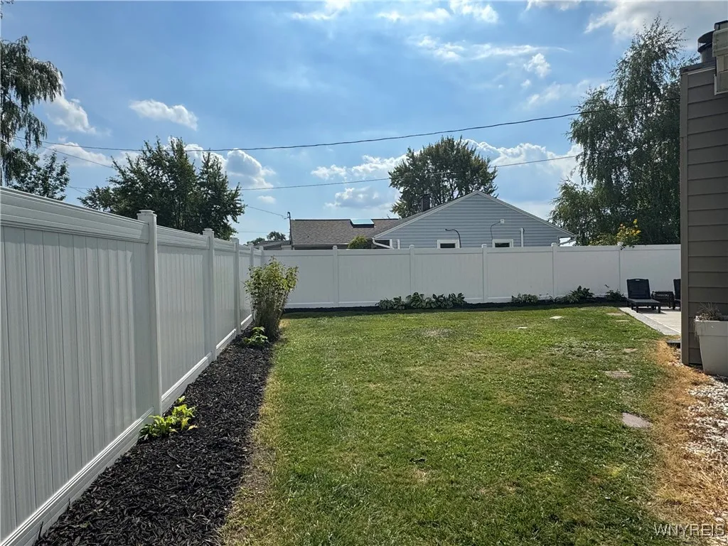 88 Elsie Lane, Grand Island, New York 14072, Grand Island, New York 14072, 3 Bedrooms Bedrooms, 8 Rooms Rooms,1 BathroomBathrooms,Residential,For Sale,88 Elsie Lane, Grand Island, New York 14072,0,B1637595