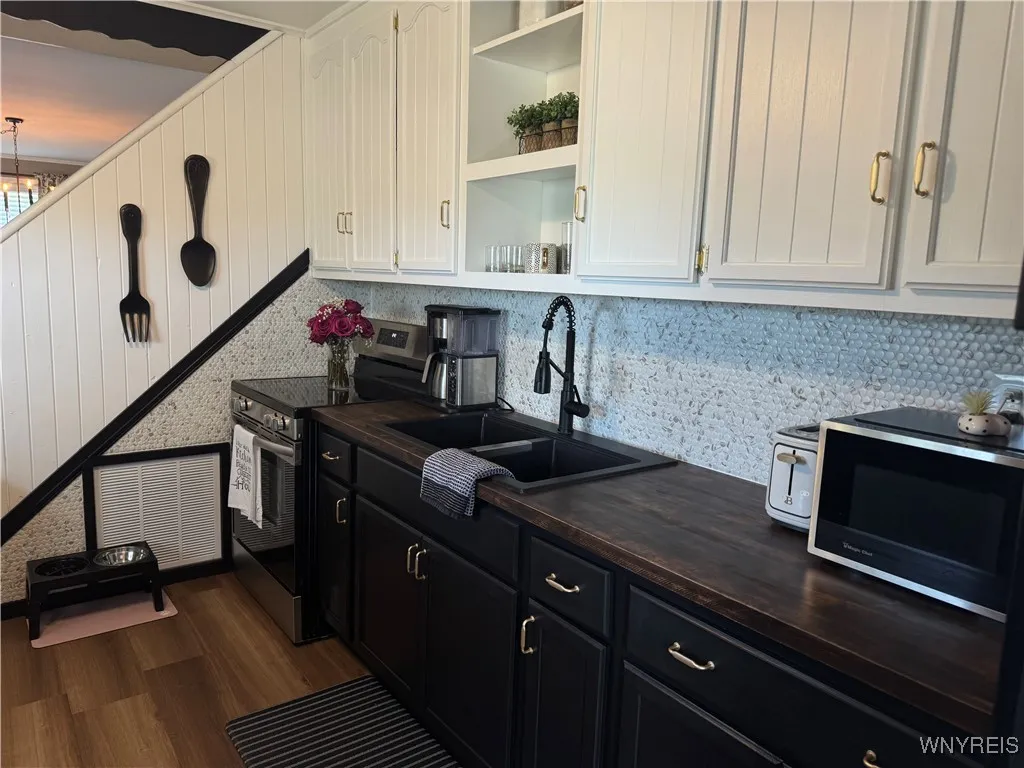 88 Elsie Lane, Grand Island, New York 14072, Grand Island, New York 14072, 3 Bedrooms Bedrooms, 8 Rooms Rooms,1 BathroomBathrooms,Residential,For Sale,88 Elsie Lane, Grand Island, New York 14072,0,B1637595