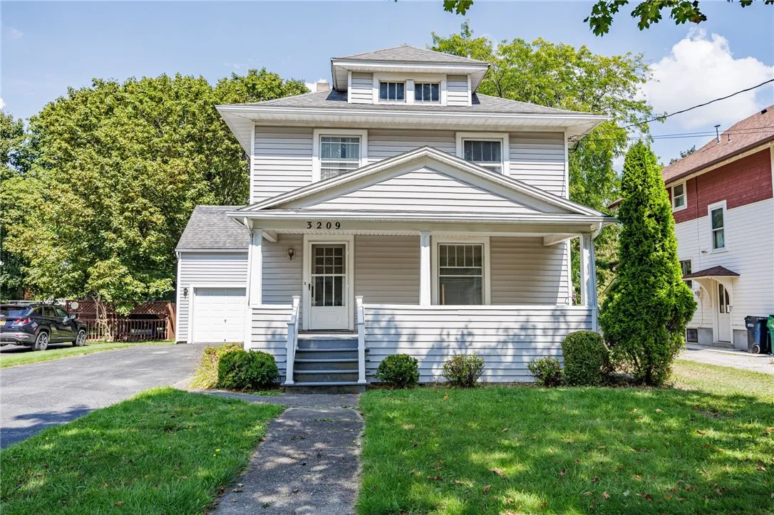3209 Crescent Parkway, Caledonia, New York 14423, Caledonia, New York 14423, 5 Bedrooms Bedrooms, 9 Rooms Rooms,2 BathroomsBathrooms,Residential,Closed,3209 Crescent Parkway, Caledonia, New York 14423,0,R1637722
