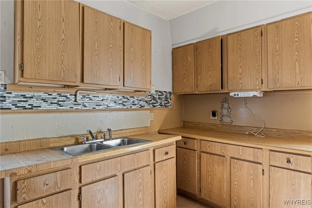 105 Dorris Avenue, Buffalo, New York 14215, Buffalo, New York 14215, 4 Bedrooms Bedrooms, 6 Rooms Rooms,1 BathroomBathrooms,Residential,Closed,105 Dorris Avenue, Buffalo, New York 14215,0,B1637623