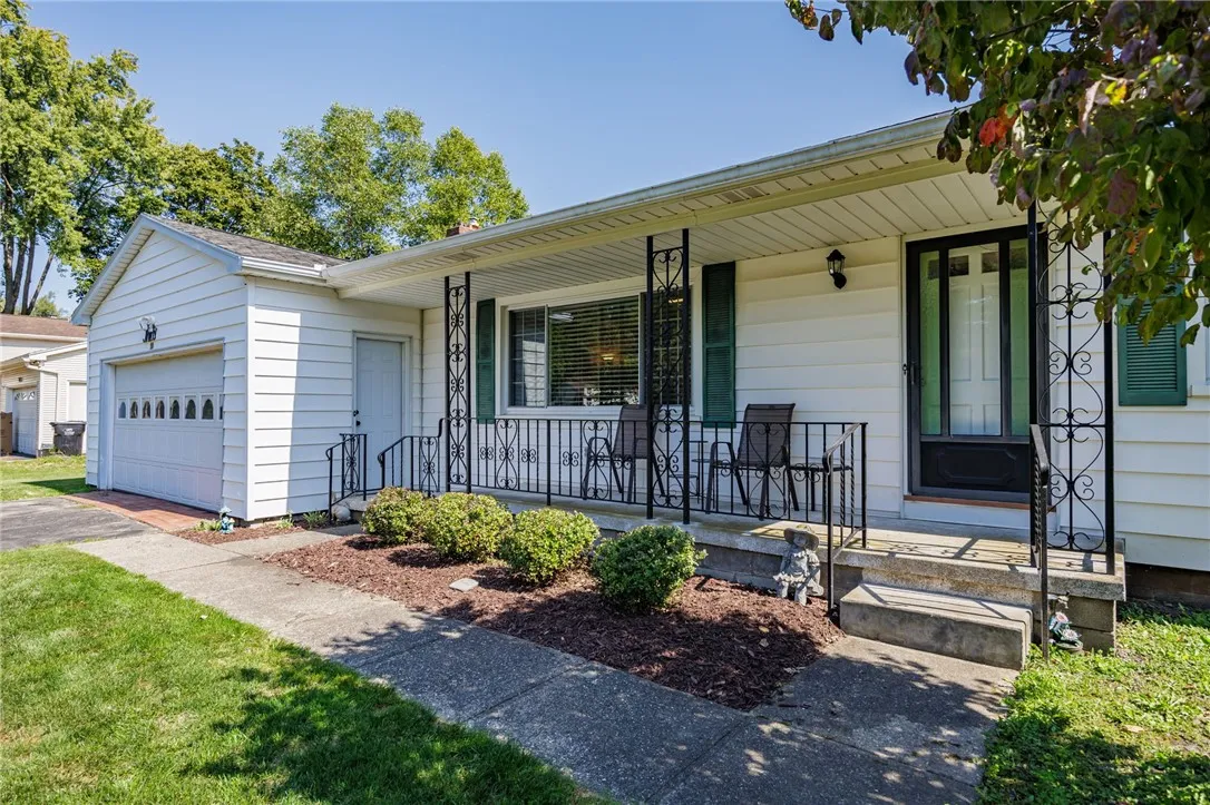 30 West Sunset Trail West, Perinton, New York 1445, Perinton, New York 14450, 3 Bedrooms Bedrooms, 8 Rooms Rooms,1 BathroomBathrooms,Residential,Closed,30 West Sunset Trail West, Perinton, New York 1445,0,R1637700