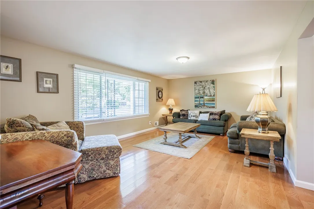 30 West Sunset Trail West, Perinton, New York 1445, Perinton, New York 14450, 3 Bedrooms Bedrooms, 8 Rooms Rooms,1 BathroomBathrooms,Residential,Closed,30 West Sunset Trail West, Perinton, New York 1445,0,R1637700
