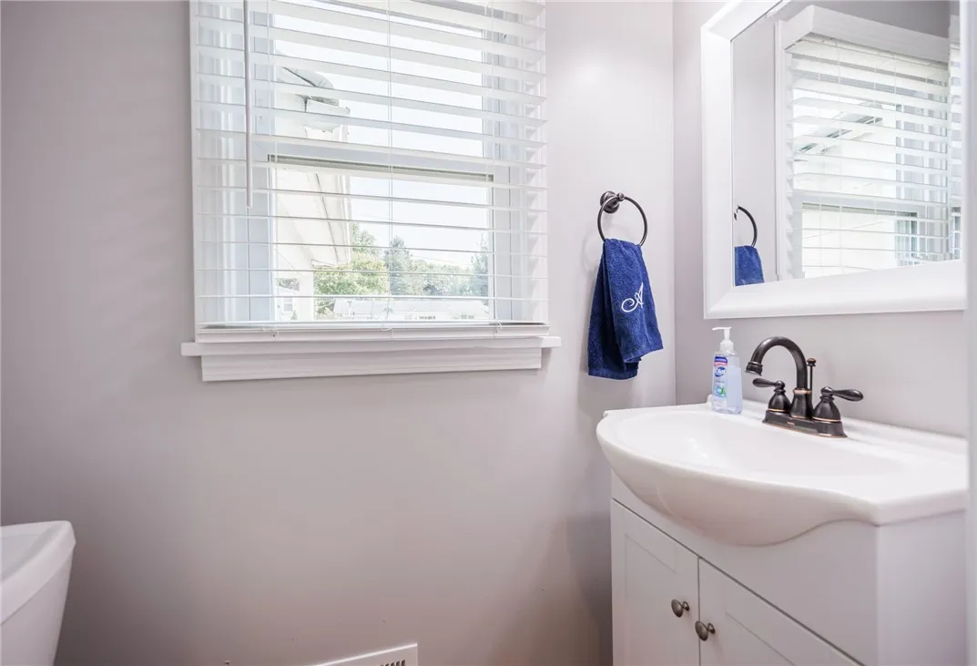 30 West Sunset Trail West, Perinton, New York 1445, Perinton, New York 14450, 3 Bedrooms Bedrooms, 8 Rooms Rooms,1 BathroomBathrooms,Residential,Closed,30 West Sunset Trail West, Perinton, New York 1445,0,R1637700