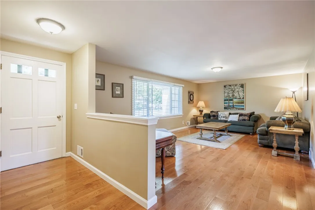 30 West Sunset Trail West, Perinton, New York 1445, Perinton, New York 14450, 3 Bedrooms Bedrooms, 8 Rooms Rooms,1 BathroomBathrooms,Residential,Closed,30 West Sunset Trail West, Perinton, New York 1445,0,R1637700