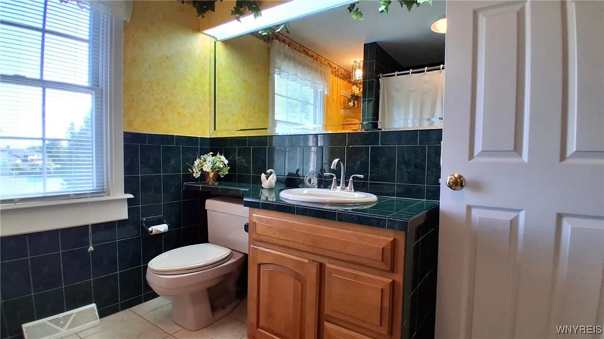 1552 East Park Road, Grand Island, New York 14072, Grand Island, New York 14072, 3 Bedrooms Bedrooms, 7 Rooms Rooms,1 BathroomBathrooms,Residential,For Sale,1552 East Park Road, Grand Island, New York 14072,0,B1637764