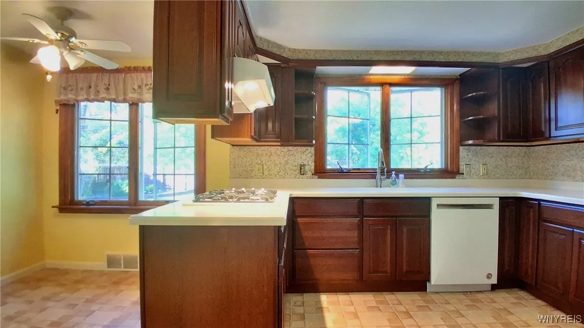 1552 East Park Road, Grand Island, New York 14072, Grand Island, New York 14072, 3 Bedrooms Bedrooms, 7 Rooms Rooms,1 BathroomBathrooms,Residential,Closed,1552 East Park Road, Grand Island, New York 14072,0,B1637764