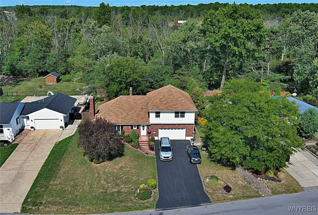 1552 East Park Road, Grand Island, New York 14072, Grand Island, New York 14072, 3 Bedrooms Bedrooms, 7 Rooms Rooms,1 BathroomBathrooms,Residential,Closed,1552 East Park Road, Grand Island, New York 14072,0,B1637764