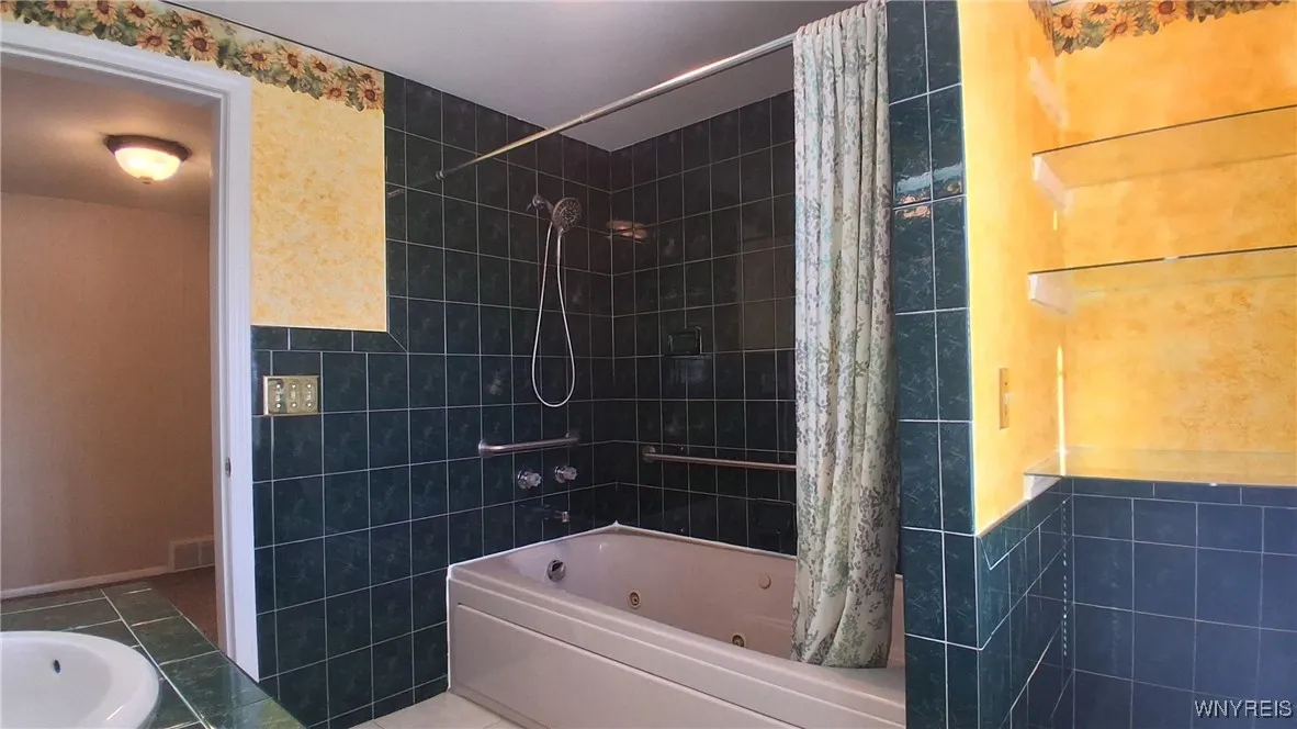 1552 East Park Road, Grand Island, New York 14072, Grand Island, New York 14072, 3 Bedrooms Bedrooms, 7 Rooms Rooms,1 BathroomBathrooms,Residential,Closed,1552 East Park Road, Grand Island, New York 14072,0,B1637764