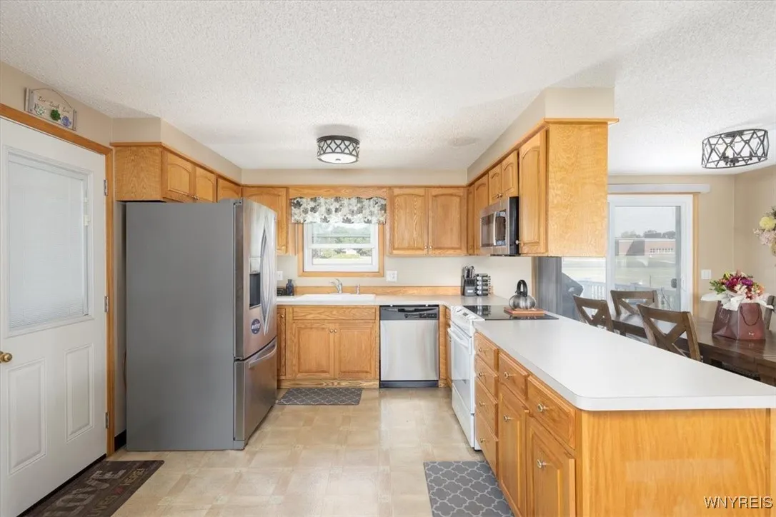 Attached garage. makes for easy in an and out for groceries