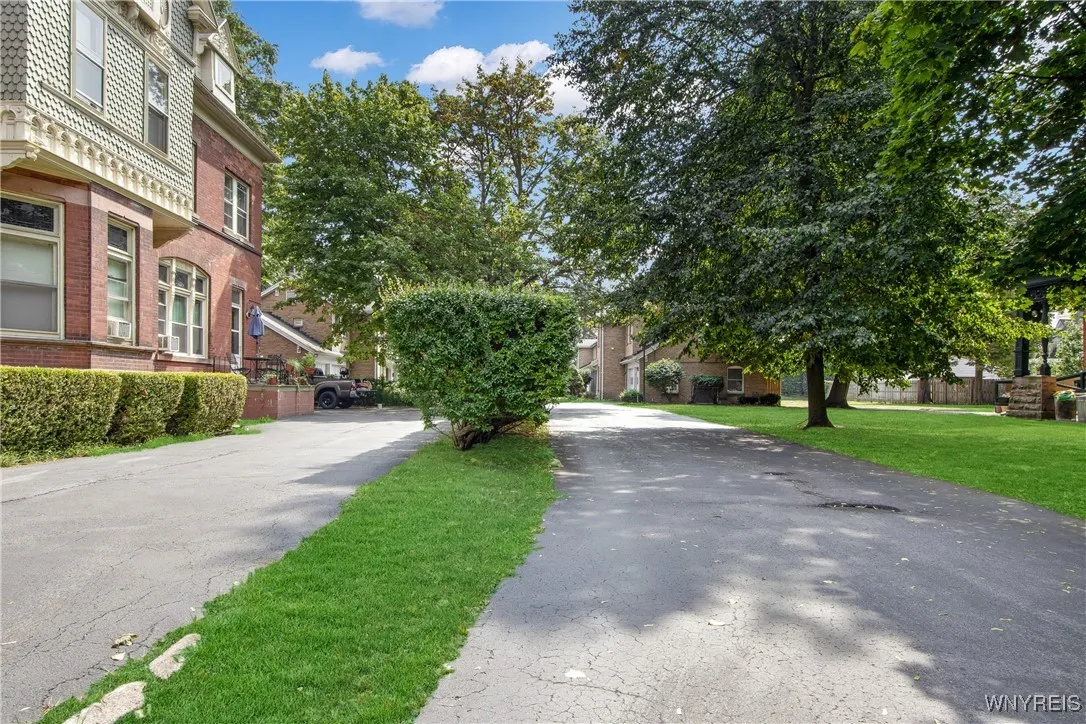 433 Linwood, Buffalo, New York 14209, Buffalo, New York 14209, 8 Bedrooms Bedrooms, ,Multi Family,For Sale,433 Linwood, Buffalo, New York 14209,0,B1636578