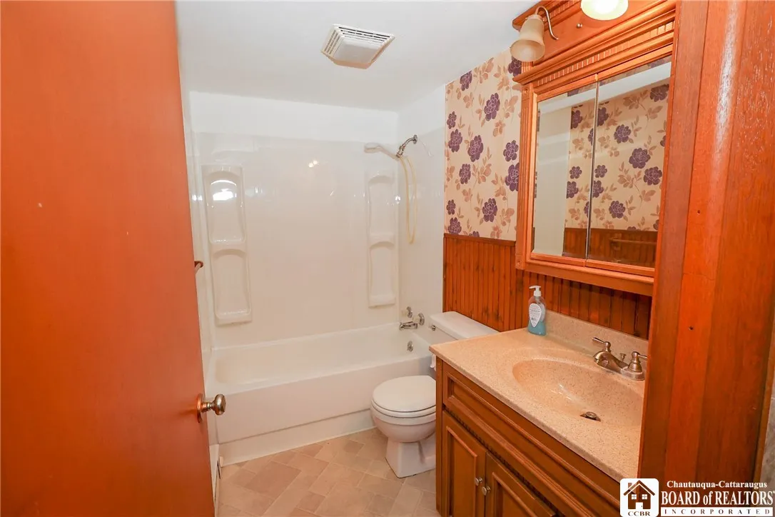 258 Springdale Avenue, Jamestown, New York 14701, Jamestown, New York 14701, 3 Bedrooms Bedrooms, 5 Rooms Rooms,2 BathroomsBathrooms,Residential,For Sale,258 Springdale Avenue, Jamestown, New York 14701,0,R1637672