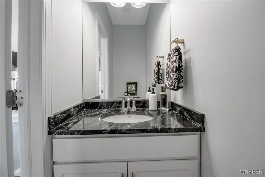 107 California Drive A, Amherst, New York 14221, Amherst, New York 14221, 2 Bedrooms Bedrooms, 7 Rooms Rooms,2 BathroomsBathrooms,Residential,For Sale,107 California Drive A, Amherst, New York 14221,0,B1637717