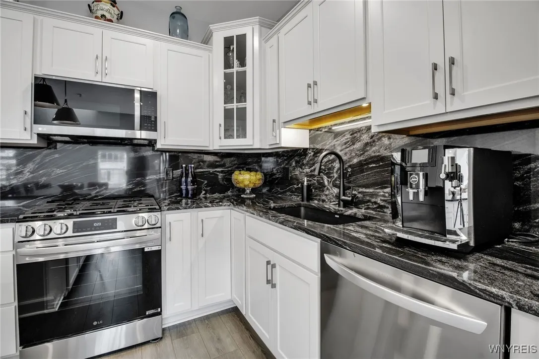 107 California Drive A, Amherst, New York 14221, Amherst, New York 14221, 2 Bedrooms Bedrooms, 7 Rooms Rooms,2 BathroomsBathrooms,Residential,For Sale,107 California Drive A, Amherst, New York 14221,0,B1637717