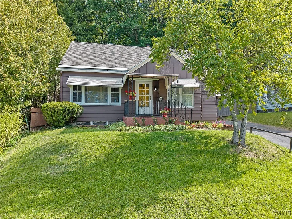 127 Thurlow Drive, Syracuse, New York 13205, Syracuse, New York 13205, 3 Bedrooms Bedrooms, 8 Rooms Rooms,2 BathroomsBathrooms,Residential,Closed,127 Thurlow Drive, Syracuse, New York 13205,0,S1637773