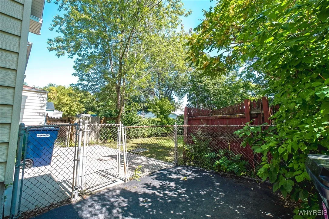 749 16th Street, Niagara Falls, New York 14301, Niagara Falls, New York 14301, 3 Bedrooms Bedrooms, 6 Rooms Rooms,1 BathroomBathrooms,Residential,For Sale,749 16th Street, Niagara Falls, New York 14301,0,B1637236