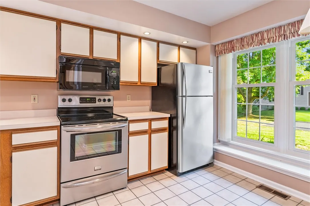 1331 Wellington Dr Drive, Victor, New York 14564, Victor, New York 14564, 2 Bedrooms Bedrooms, 5 Rooms Rooms,2 BathroomsBathrooms,Residential,Closed,1331 Wellington Dr Drive, Victor, New York 14564,0,R1637315
