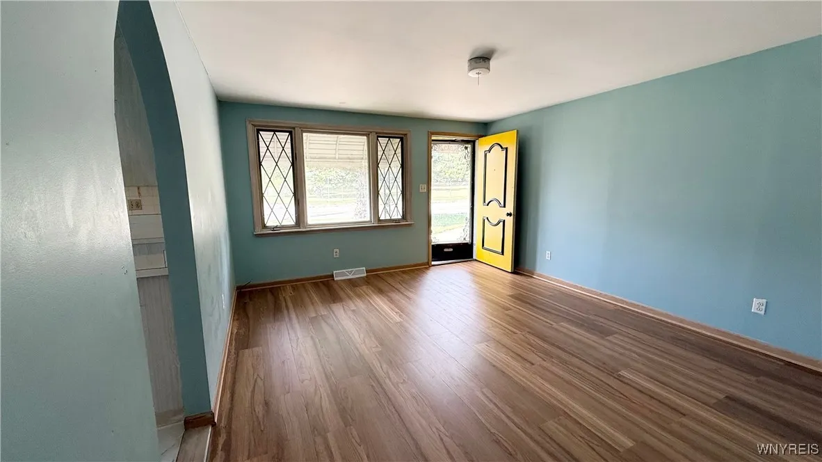 2547 William Street Right, Cheektowaga, New York 1, Cheektowaga, New York 14206, 2 Bedrooms Bedrooms, 7 Rooms Rooms,1 BathroomBathrooms,Residential Lease,Closed,2547 William Street Right, Cheektowaga, New York 1,0,B1637476