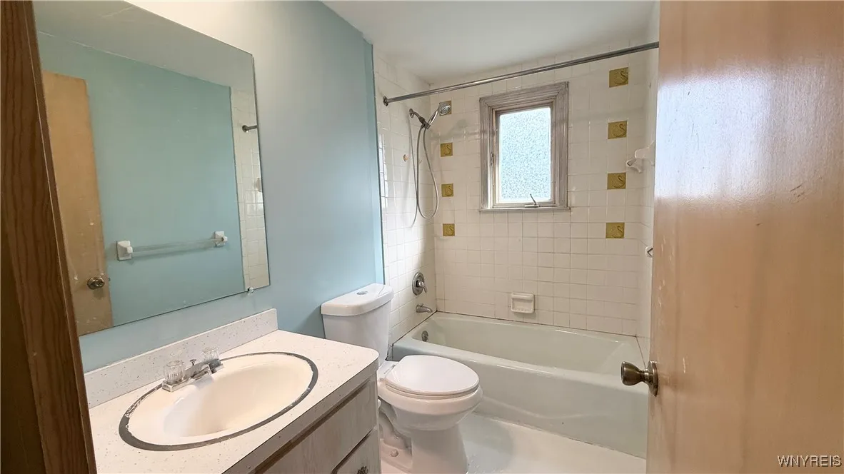 2547 William Street Right, Cheektowaga, New York 1, Cheektowaga, New York 14206, 2 Bedrooms Bedrooms, 7 Rooms Rooms,1 BathroomBathrooms,Residential Lease,Closed,2547 William Street Right, Cheektowaga, New York 1,0,B1637476