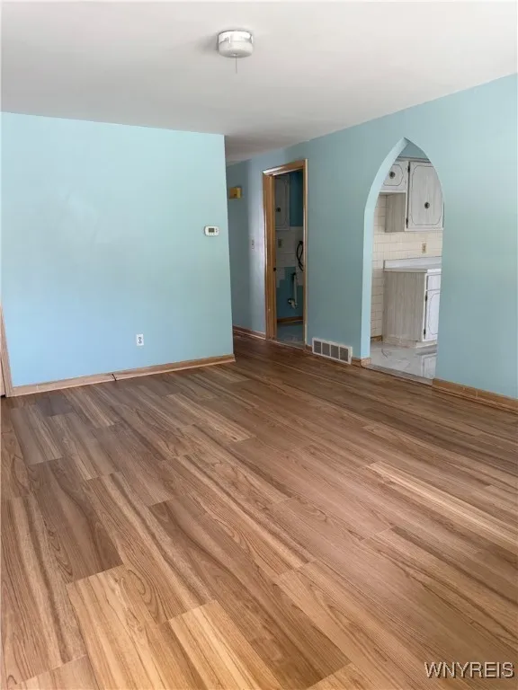 2547 William Street Right, Cheektowaga, New York 1, Cheektowaga, New York 14206, 2 Bedrooms Bedrooms, 7 Rooms Rooms,1 BathroomBathrooms,Residential Lease,Closed,2547 William Street Right, Cheektowaga, New York 1,0,B1637476