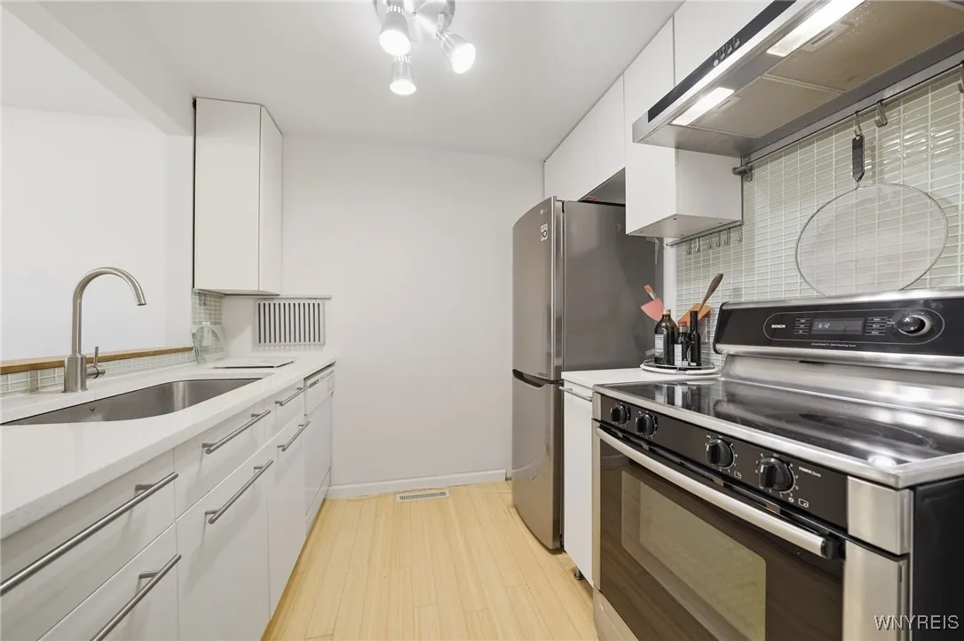 4d Beacon Park D, Amherst, New York 14228, Amherst, New York 14228, 2 Bedrooms Bedrooms, 7 Rooms Rooms,2 BathroomsBathrooms,Residential,For Sale,4d Beacon Park D, Amherst, New York 14228,0,B1637290