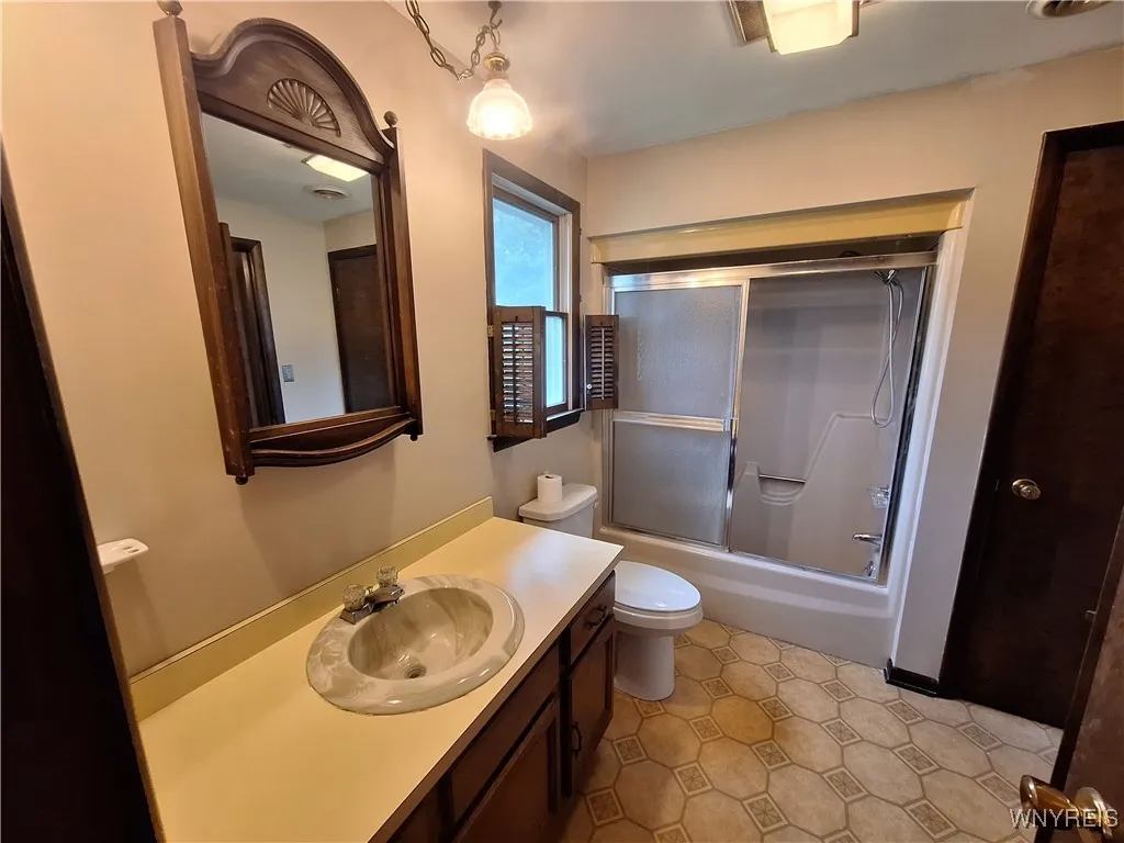 73 Birkshire Drive, Grand Island, New York 14072, Grand Island, New York 14072, 3 Bedrooms Bedrooms, 7 Rooms Rooms,1 BathroomBathrooms,Residential,For Sale,73 Birkshire Drive, Grand Island, New York 14072,0,B1637880