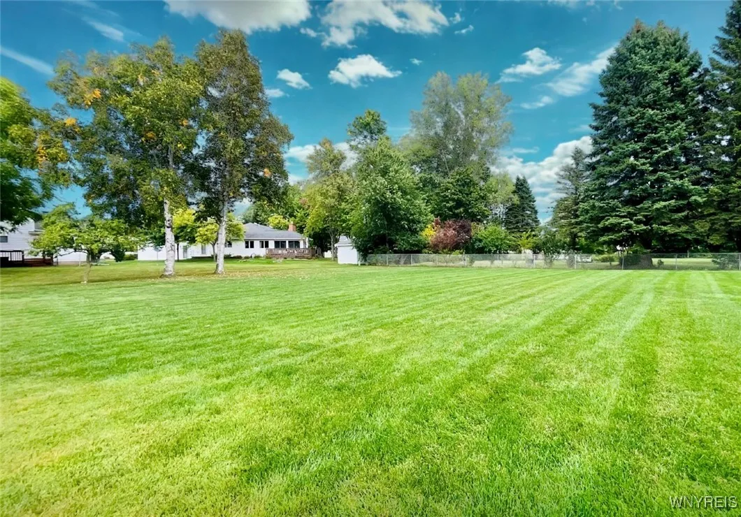 73 Birkshire Drive, Grand Island, New York 14072, Grand Island, New York 14072, 3 Bedrooms Bedrooms, 7 Rooms Rooms,1 BathroomBathrooms,Residential,For Sale,73 Birkshire Drive, Grand Island, New York 14072,0,B1637880