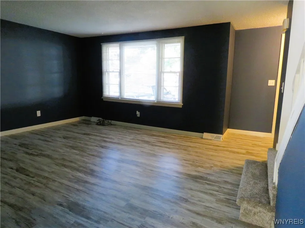 Apt 2 - 16x11 Living Room