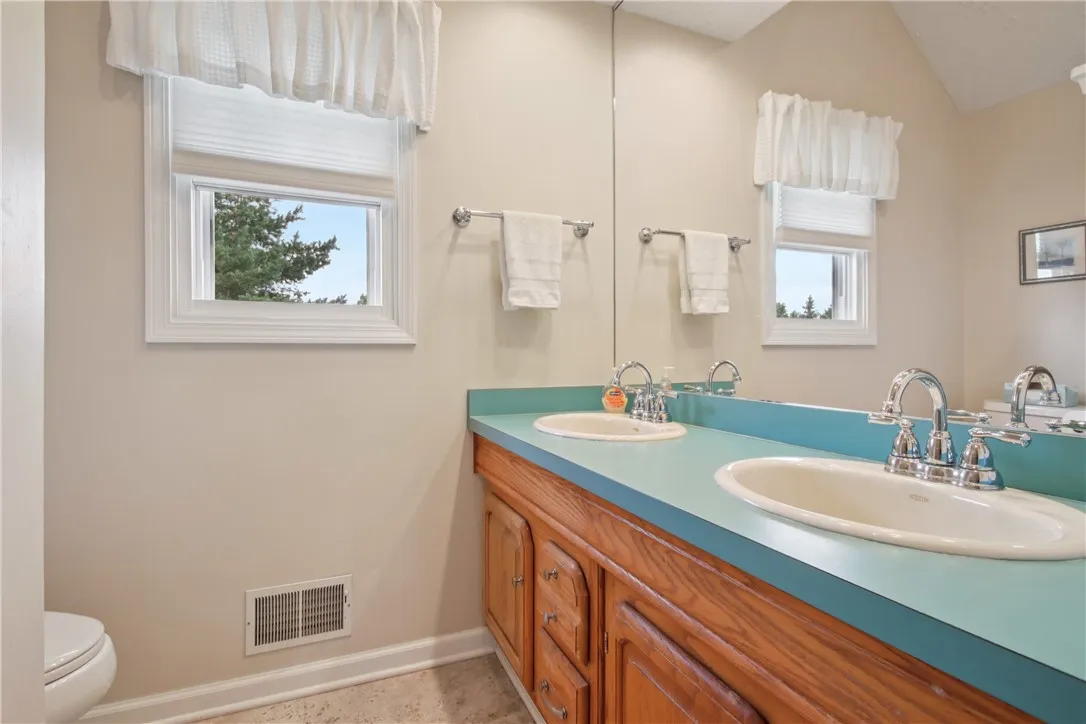 2nd floor full bath with dual sink