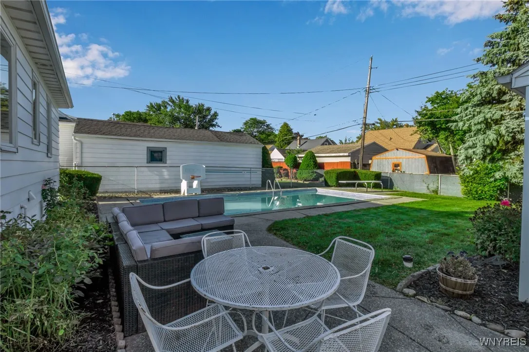 62 Warren Avenue, West Seneca, New York 14224, West Seneca, New York 14224, 4 Bedrooms Bedrooms, 7 Rooms Rooms,2 BathroomsBathrooms,Residential,For Sale,62 Warren Avenue, West Seneca, New York 14224,0,B1637506