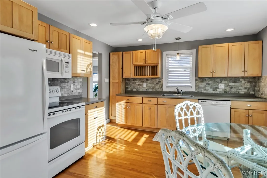 62 Warren Avenue, West Seneca, New York 14224, West Seneca, New York 14224, 4 Bedrooms Bedrooms, 7 Rooms Rooms,2 BathroomsBathrooms,Residential,For Sale,62 Warren Avenue, West Seneca, New York 14224,0,B1637506
