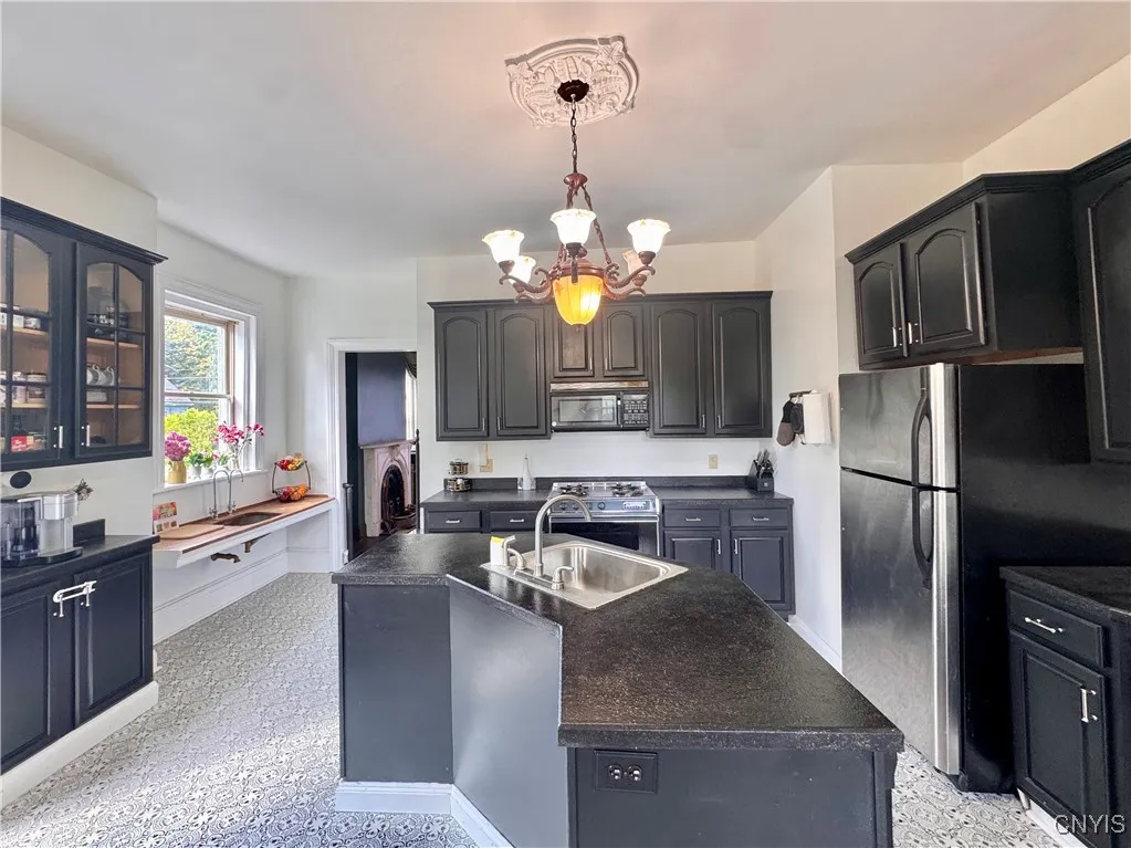 24 Grover Street, Auburn, New York 13021, Auburn, New York 13021, 5 Bedrooms Bedrooms, 10 Rooms Rooms,2 BathroomsBathrooms,Residential,Closed,24 Grover Street, Auburn, New York 13021,0,S1637972